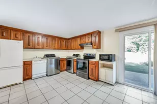 75 White Pine Way, Medford, NY 11763 - Photo 16