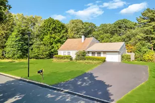 75 White Pine Way, Medford, NY 11763 - Photo 2