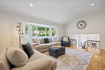 18 Lloyd Lane, Nesconset, NY 11767 - Photo 10