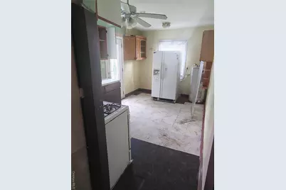 351 E Meadow Avenue, East Meadow, NY 11554 - Photo 4