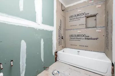 1142 Welling Court, Astoria, NY 11102 - Photo 8