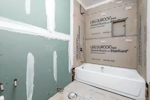 11-42 Welling Ct, Astoria, NY 11102 - Photo 8