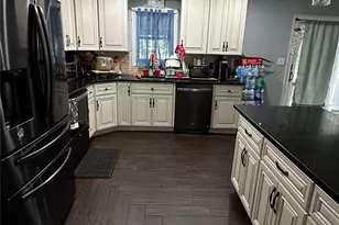 665 Commander Ave, West Babylon, NY 11704 - Photo 4