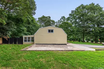 110 E Bartlett Road, Middle Island, NY 11953 - Photo 28