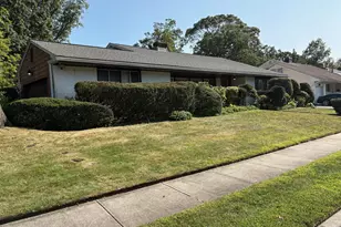 1 Willowbrook Ln, Freeport, NY 11520 - Photo 2