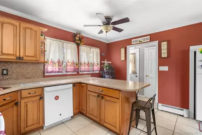 6 Downhill Lane, Wantagh, NY 11793 - Photo 4