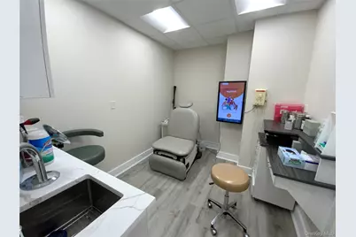 26234 Grand Central Parkway, Floral Park, NY 11005 - Photo 6