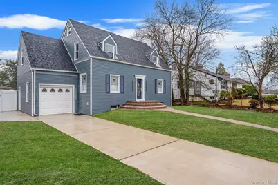 255 Moore Avenue, Freeport, NY 11520 - Photo 2