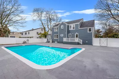 255 Moore Avenue, Freeport, NY 11520 - Photo 4