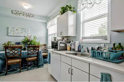 279 Augusta Drive, Medford, NY 11763 - Photo 18