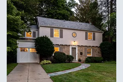 20 Mill Spring Road, Manhasset, NY 11030 - Photo 2