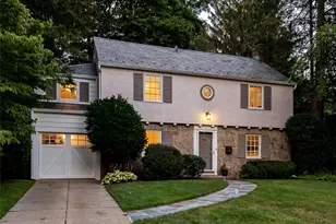 20 Mill Spring Rd, Manhasset, NY 11030 - Photo 2