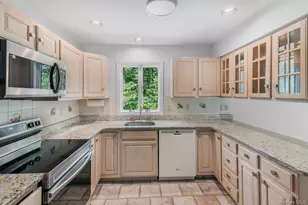 138 A Montauk Hwy, Westhampton, NY 11977 - Photo 12