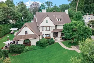 14 Magnolia Dr, Great Neck, NY 11021 - Photo 2