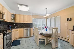 12 Coachman Ln, Levittown, NY 11756 - Photo 4