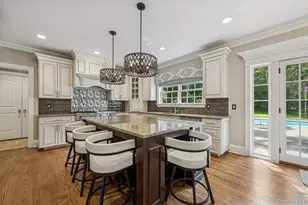 33 Bacon Rd, Saint James, NY 11780 - Photo 12