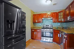 65-36 Metropolitan Ave, Middle Village, NY 11379 - Photo 22