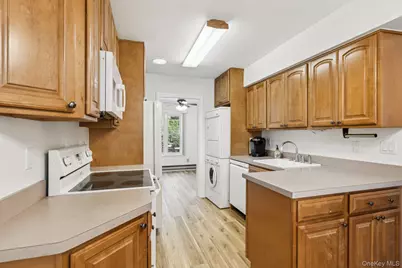 102 Gotham Way, Saint James, NY 11780 - Photo 8