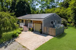 10 Strawberry Ln, Shelter Island, NY 11964 - Photo 2