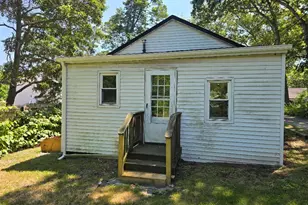 29 Bell Ave, Aquebogue, NY 11931 - Photo 14