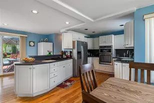 27 Beverly Rd, Farmingdale, NY 11735 - Photo 10