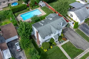 27 Beverly Rd, Farmingdale, NY 11735 - Photo 34