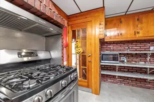 154 Park Ave, Williston Park, NY 11596 - Photo 10