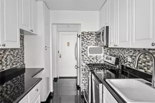 4555 Henry Hudson Pkwy, Bronx, NY 10471 - Photo 4