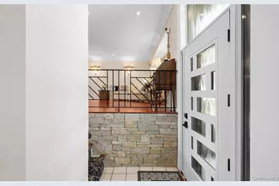 14 John Drive, Old Bethpage, NY 11804 - Photo 20