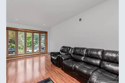 8 Gerri Lane, Yonkers, NY 10703 - Photo 2