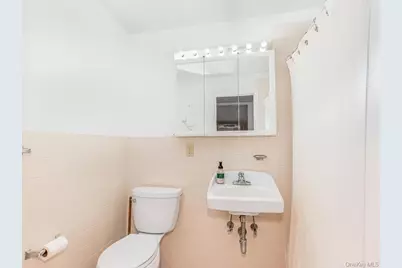 8 Gerri Lane, Yonkers, NY 10703 - Photo 18