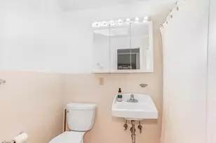 8 Gerri Ln, Yonkers, NY 10703 - Photo 18