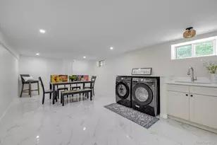 2001 Wellington Ct, Westbury, NY 11590 - Photo 18