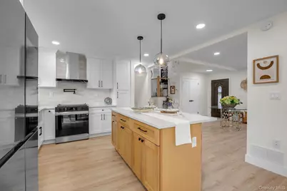 2001 Wellington Court, Westbury, NY 11590 - Photo 8