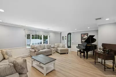 6 Hilltop Drive, Syosset, NY 11791 - Photo 8