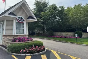 19 Virginia Pine Ln, Bay Shore, NY 11706 - Photo 2