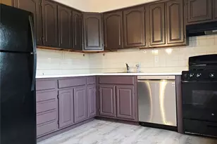 198 Pointe Cir N, Coram, NY 11727 - Photo 2