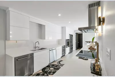 211 Hornbill Drive, Manhasset, NY 11030 - Photo 8