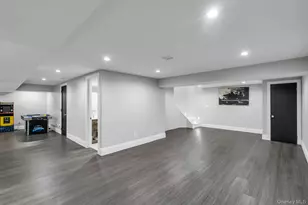 211 Hornbill Dr, Manhasset, NY 11030 - Photo 22