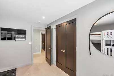 211 Hornbill Drive, Manhasset, NY 11030 - Photo 18