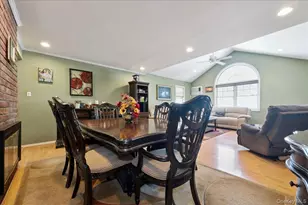 181 Springtime Ln N, Levittown, NY 11756 - Photo 2