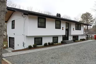 105 Old Riverhead Rd, Hampton Bays, NY 11946 - Photo 4