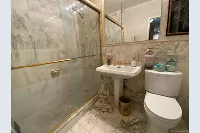 27110 Grand Central Parkway Parkway #15Z, Floral Park, NY 11005 - Photo 16