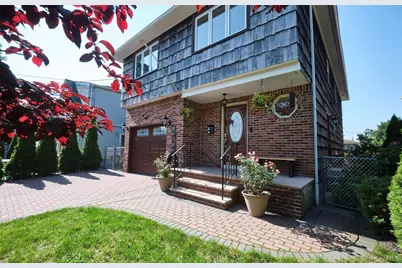 34 Vandewater Avenue, Floral Park, NY 11001 - Photo 2