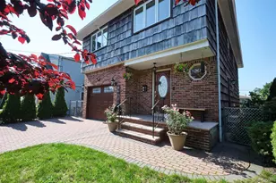 34 Vandewater Ave, Floral Park, NY 11001 - Photo 2