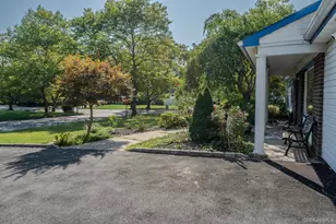 21 Mt Snow Ln, Coram, NY 11727 - Photo 2