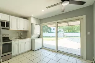 21 Mt Snow Ln, Coram, NY 11727 - Photo 16