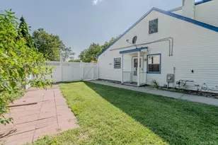 21 Mt Snow Ln, Coram, NY 11727 - Photo 4