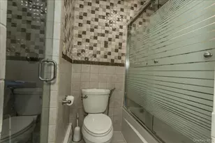 102 Vale Ct, New Hyde Park, NY 11040 - Photo 18