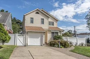 102 Vale Ct, New Hyde Park, NY 11040 - Photo 2